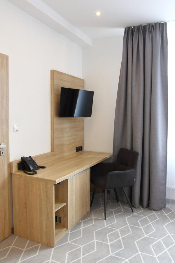 Typton Hotel&Spa Medzilaborce Екстер'єр фото