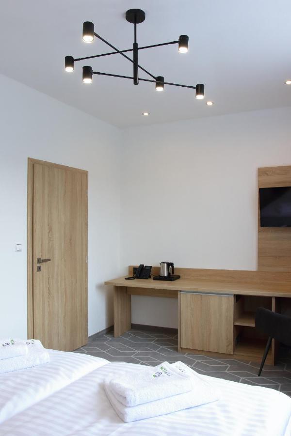 Typton Hotel&Spa Medzilaborce Екстер'єр фото