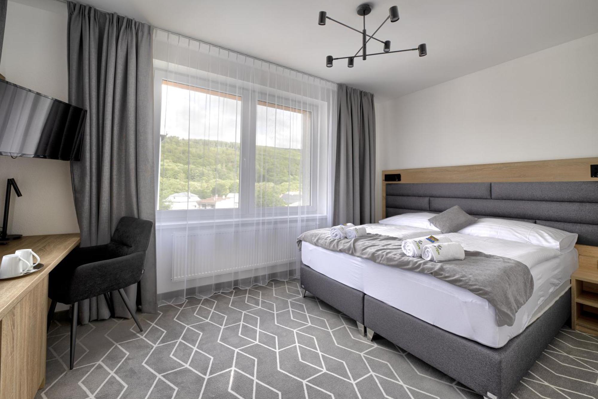 Typton Hotel&Spa Medzilaborce Екстер'єр фото