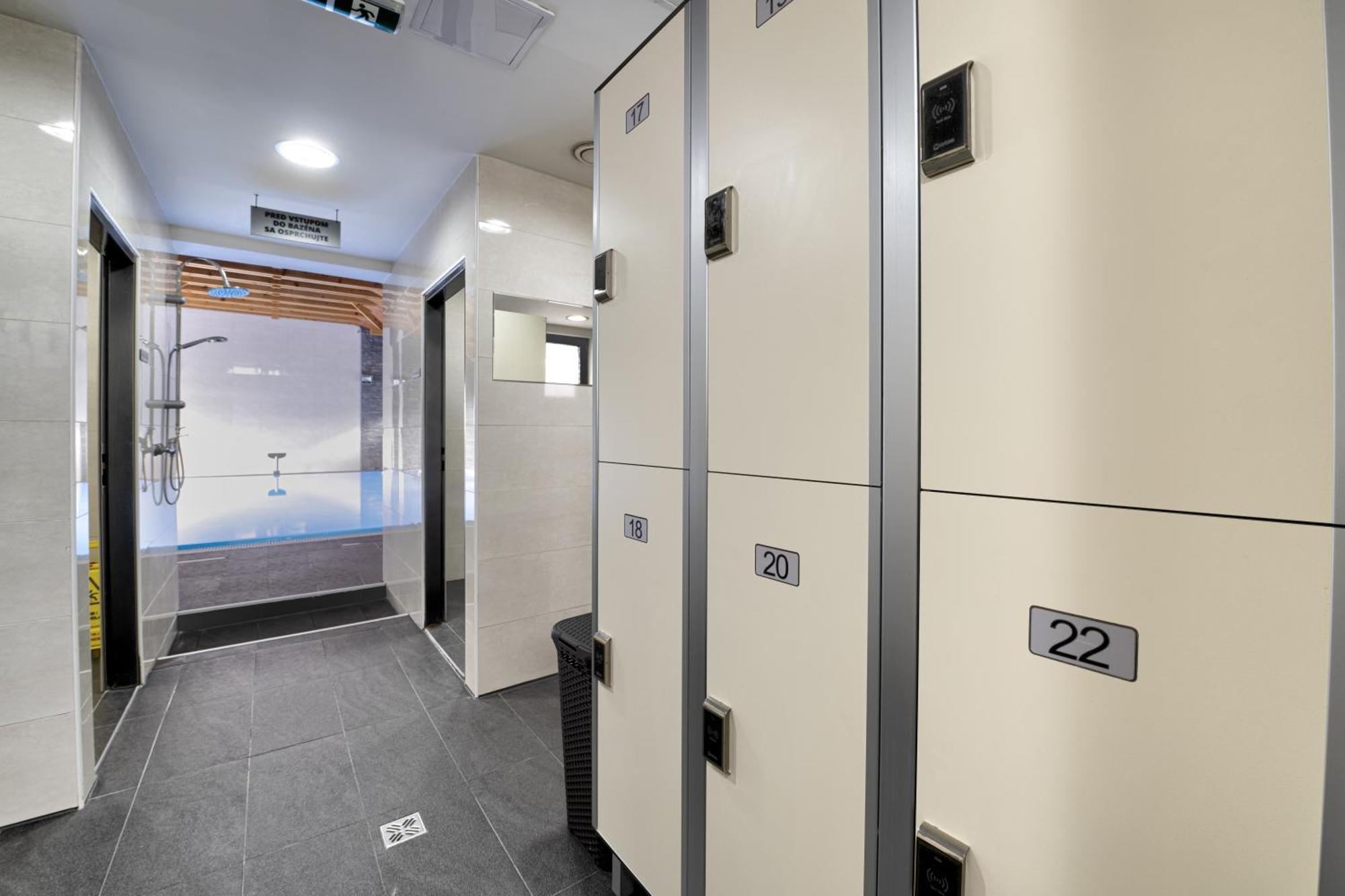 Typton Hotel&Spa Medzilaborce Екстер'єр фото