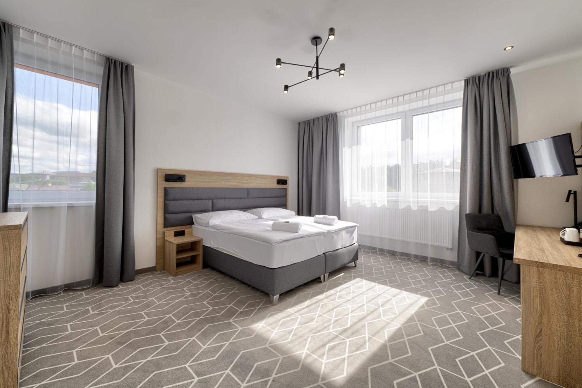 Typton Hotel&Spa Medzilaborce Екстер'єр фото