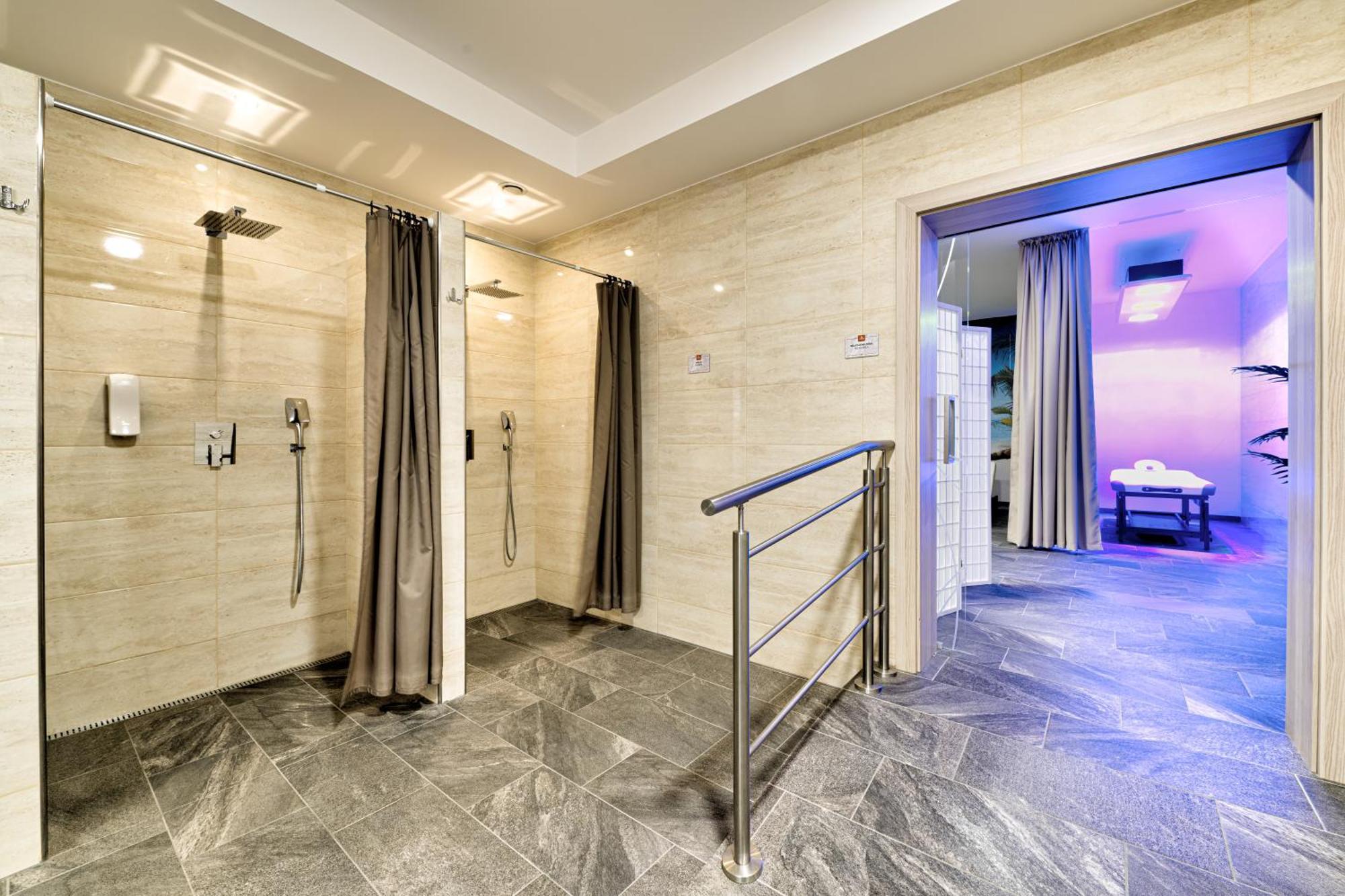 Typton Hotel&Spa Medzilaborce Екстер'єр фото