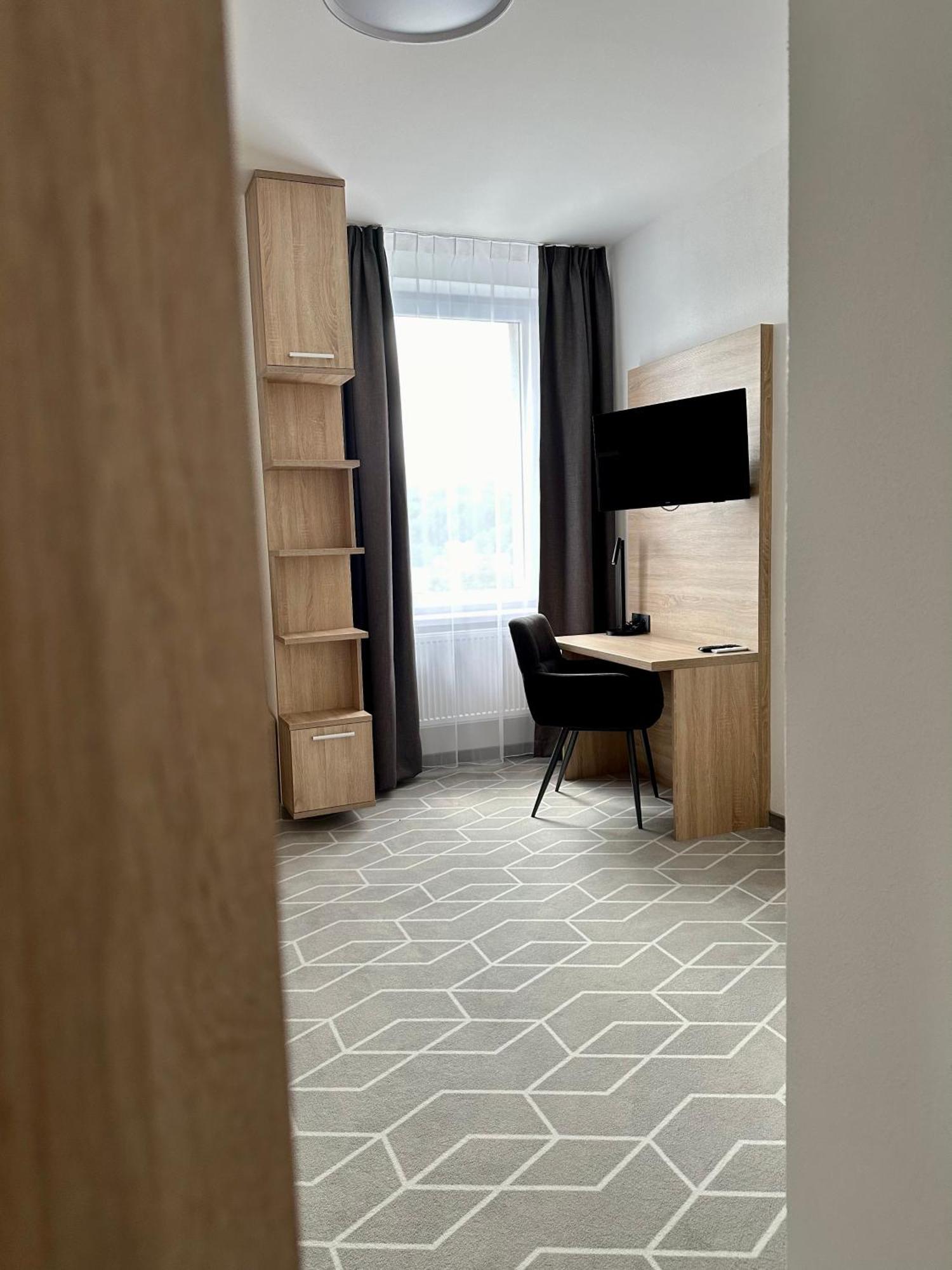Typton Hotel&Spa Medzilaborce Екстер'єр фото