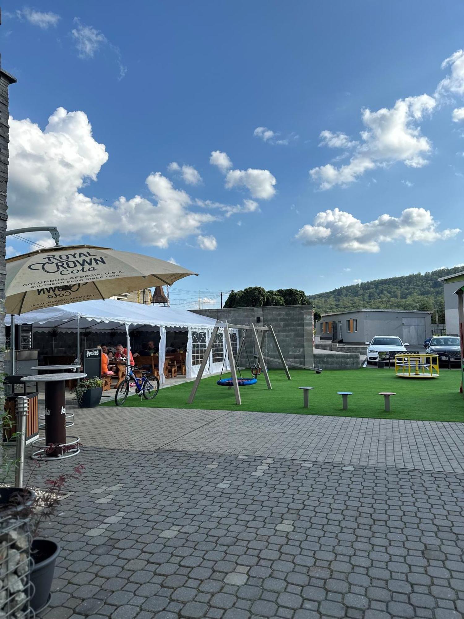 Typton Hotel&Spa Medzilaborce Екстер'єр фото